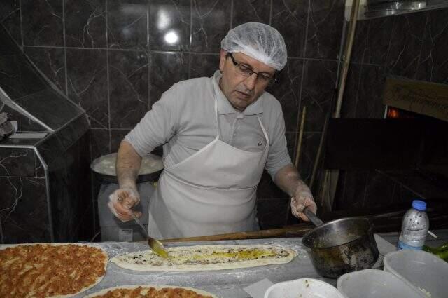 Öğretmen kızına destek olmak için geldiği Ağrı'da iş yeri açtı