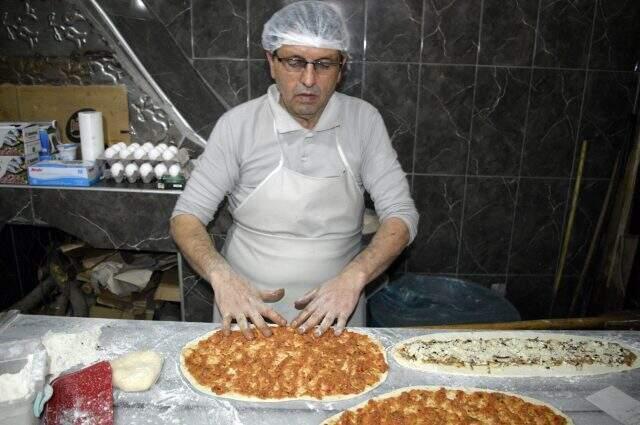 Öğretmen kızına destek olmak için geldiği Ağrı'da iş yeri açtı