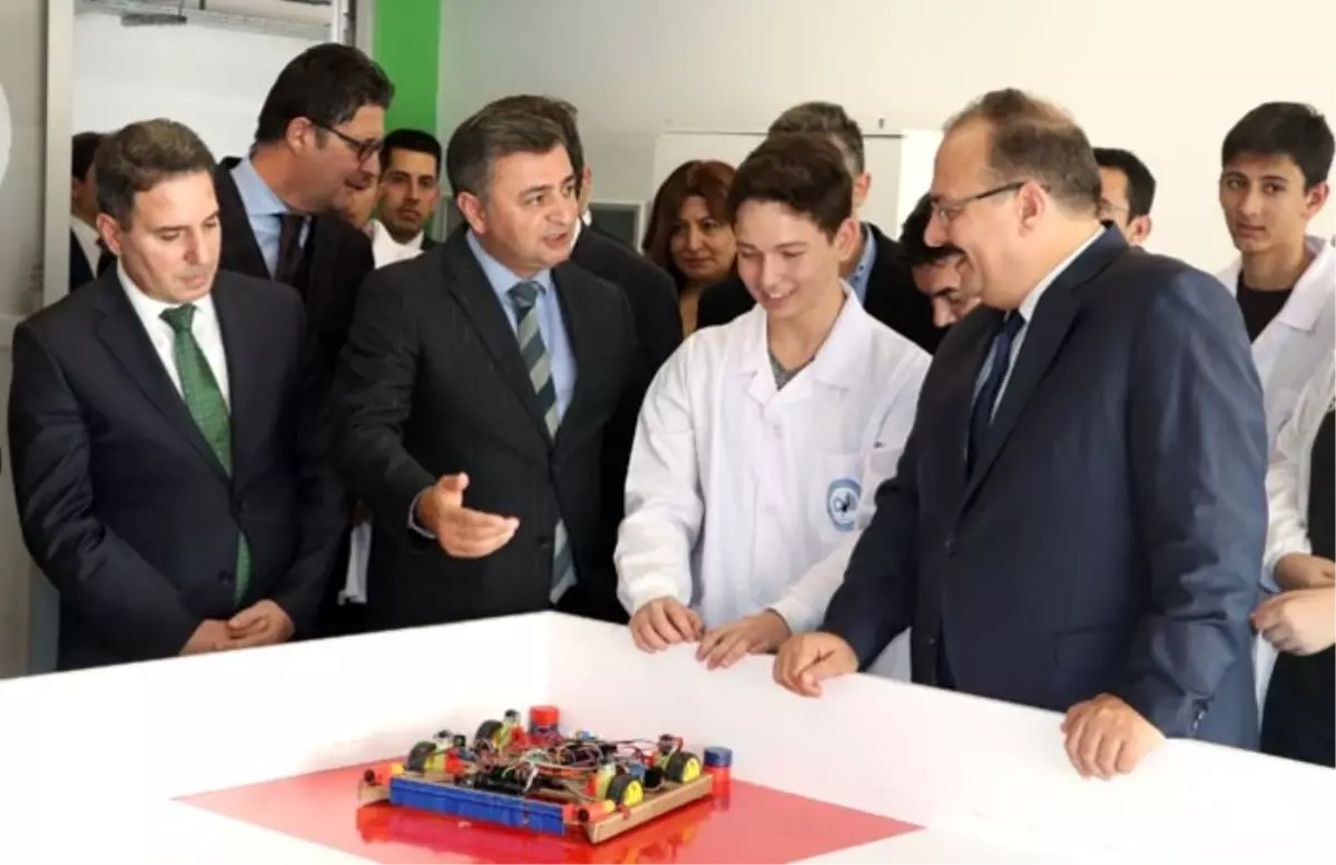 Okullarda eğitimi verilen alanlar sektörle birlikte dizayn edilecek