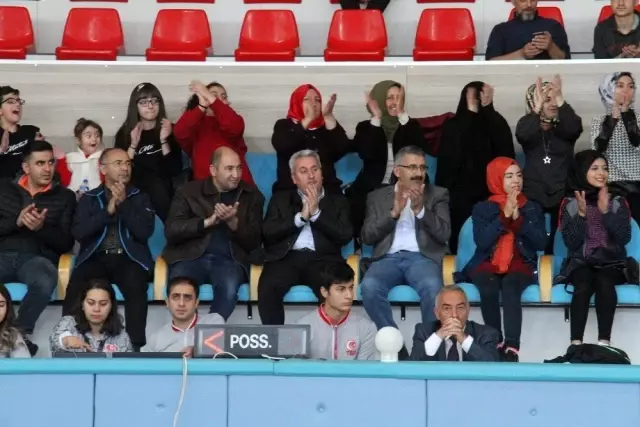 Şanlıurfa'ya basket yağdırdı Şanlıurfa'ya basket yağdırdı