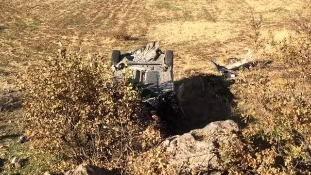 Siirt'te otomobil şarampole uçtu: 1 yaralı Siirt'te otomobil şarampole uçtu: 1 yaralı