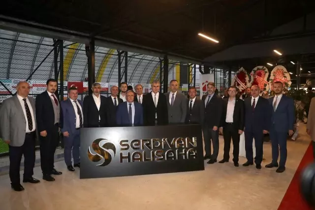 400 çocuğun giydirilmesi için maç oynadılar 400 çocuğun giydirilmesi için maç oynadılar