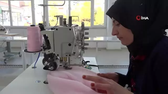 460 kişi, ilçede açılan tekstil atölyeleriyle iş sahibi oldu 460 kişi, ilçede açılan tekstil atölyeleriyle iş sahibi oldu