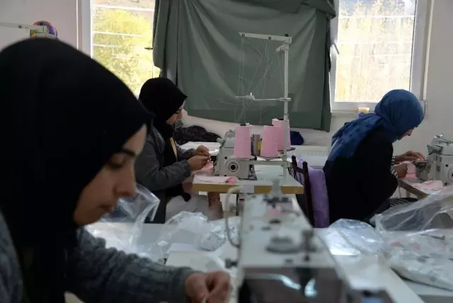 460 kişi, ilçede açılan tekstil atölyeleriyle iş sahibi oldu 460 kişi, ilçede açılan tekstil atölyeleriyle iş sahibi oldu