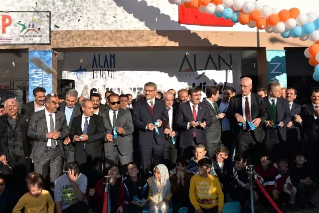 460 kişi, ilçede açılan tekstil atölyeleriyle iş sahibi oldu 460 kişi, ilçede açılan tekstil atölyeleriyle iş sahibi oldu