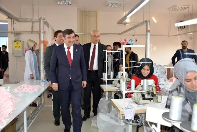 460 kişi, ilçede açılan tekstil atölyeleriyle iş sahibi oldu 460 kişi, ilçede açılan tekstil atölyeleriyle iş sahibi oldu