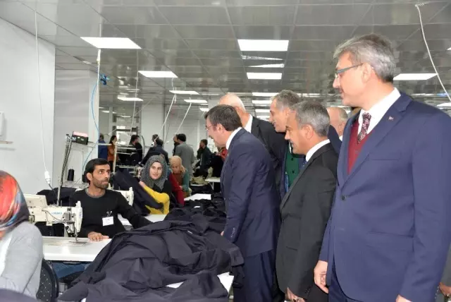 460 kişi, ilçede açılan tekstil atölyeleriyle iş sahibi oldu 460 kişi, ilçede açılan tekstil atölyeleriyle iş sahibi oldu