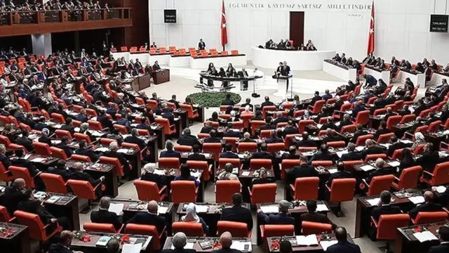 AK Parti'nin yasa teklifi mecliste: Mahkemesiz ad ve soyad değişikliği yapılacak AK Parti'nin yasa teklifi mecliste: Mahkemesiz ad ve soyad değişikliği yapılacak