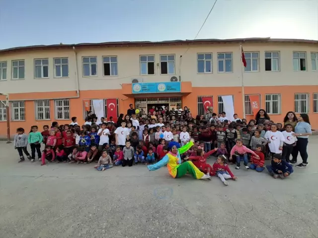 Akçakale ilçesinin Suriye sınırındaki okulda renkli etkinlik Akçakale ilçesinin Suriye sınırındaki okulda renkli etkinlik
