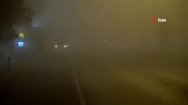 Aksaray'da yoğun sis trafiği olumsuz etkiliyor Aksaray'da yoğun sis trafiği olumsuz etkiliyor