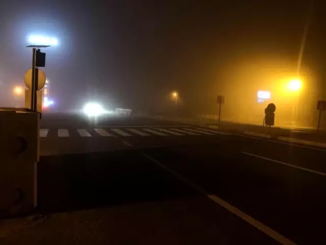 Aksaray'da yoğun sis trafiği olumsuz etkiliyor Aksaray'da yoğun sis trafiği olumsuz etkiliyor