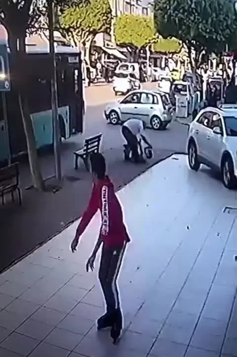 Antalya'da patenci çocuğa, otobüs şoföründen tokatlı dayak