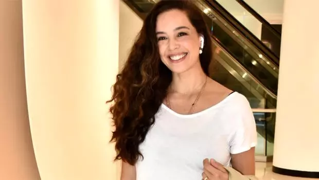 Azra Akın televizyona geri dönüyor!