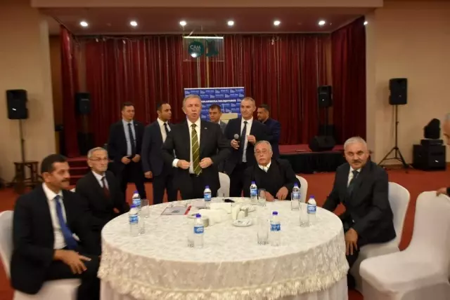 Başkan Yavaş, Kızılcahamam'da muhtarlar ile buluştu Başkan Yavaş, Kızılcahamam'da muhtarlar ile buluştu