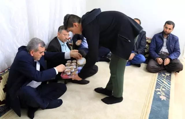 Beyazgül Kale Eteği'ndeki aileleri yeni evlerinde ziyaret etti Beyazgül Kale Eteği'ndeki aileleri yeni evlerinde ziyaret etti