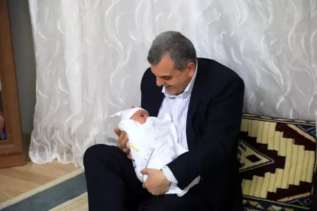 Beyazgül Kale Eteği'ndeki aileleri yeni evlerinde ziyaret etti Beyazgül Kale Eteği'ndeki aileleri yeni evlerinde ziyaret etti