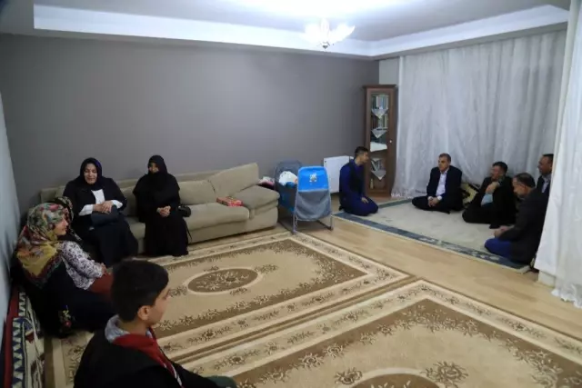 Beyazgül Kale Eteği'ndeki aileleri yeni evlerinde ziyaret etti Beyazgül Kale Eteği'ndeki aileleri yeni evlerinde ziyaret etti