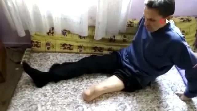 Bir bacağı kesilen ve vücudunda yaralar çıkan şeker hastası adam yardım bekliyor Bir bacağı kesilen ve vücudunda yaralar çıkan şeker hastası adam yardım bekliyor
