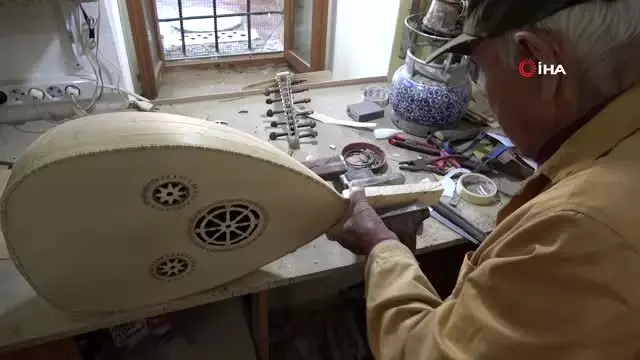 Diyaliz hastası yaşlı adam hobi olarak başladığı ud yapımına 15 yıldır devam ediyor Diyaliz hastası yaşlı adam hobi olarak başladığı ud yapımına 15 yıldır devam ediyor