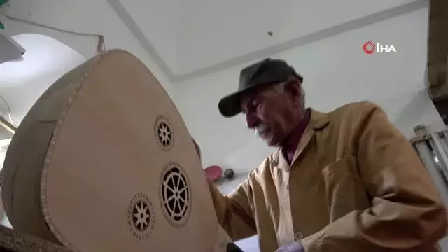 Diyaliz hastası yaşlı adam hobi olarak başladığı ud yapımına 15 yıldır devam ediyor Diyaliz hastası yaşlı adam hobi olarak başladığı ud yapımına 15 yıldır devam ediyor