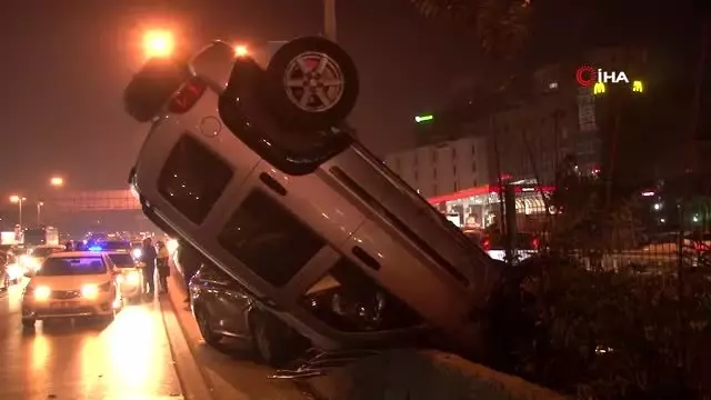 E 5'te kaza yapan lüks cip adeta amuda kalktı E 5'te kaza yapan lüks cip adeta amuda kalktı