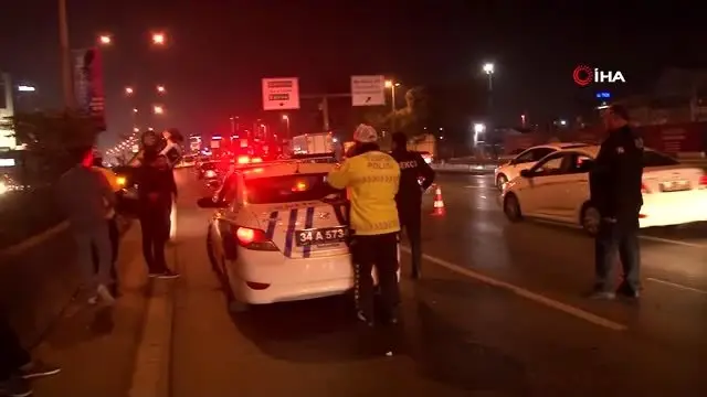 E 5'te kaza yapan lüks cip adeta amuda kalktı E 5'te kaza yapan lüks cip adeta amuda kalktı