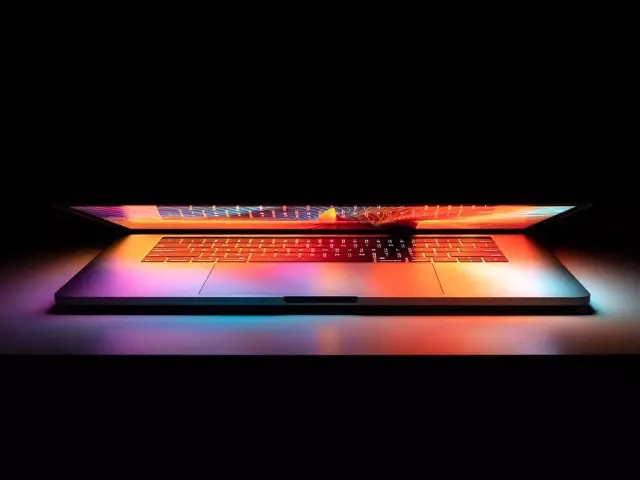 En İyiler İçin, En İyisi Olarak Tasarlanan Apple MacBook Pro 16¨ En İyiler İçin, En İyisi Olarak Tasarlanan Apple MacBook Pro 16¨