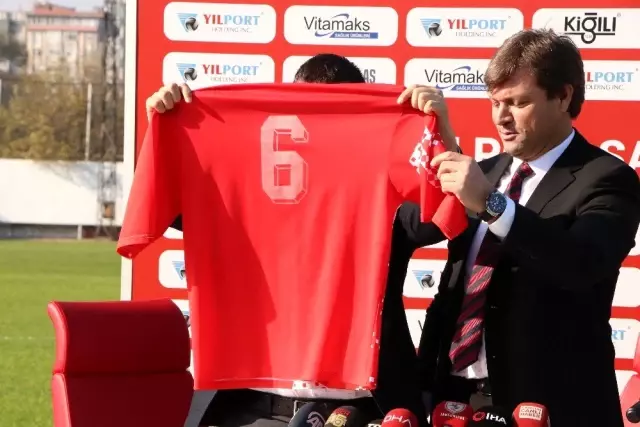 Ertuğrul Sağlam, Samsunspor ile 5 yıllık sözleşme imzaladı