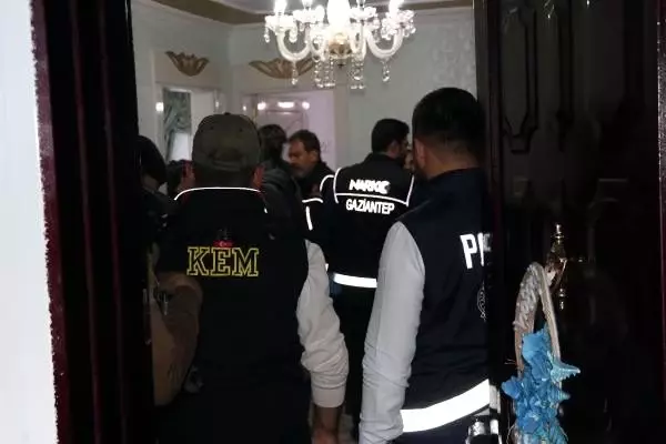Gaziantep'te 1720 polisle 24 saat süren uyuşturucu operasyonu yapılıyor! Gaziantep'te 1720 polisle 24 saat süren uyuşturucu operasyonu yapılıyor!