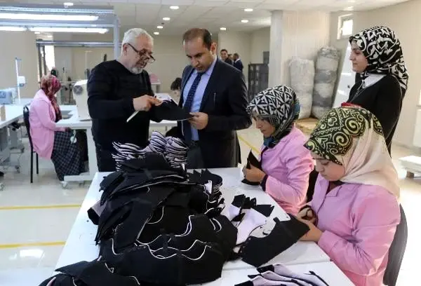 Gevaş'tan Rusya ve İran'a ayakkabı ihracatı Gevaş'tan Rusya ve İran'a ayakkabı ihracatı