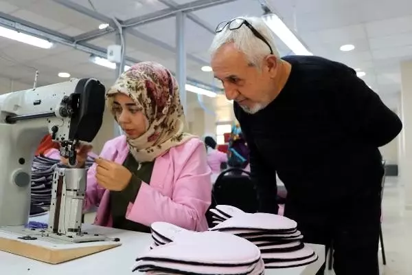 Gevaş'tan Rusya ve İran'a ayakkabı ihracatı Gevaş'tan Rusya ve İran'a ayakkabı ihracatı