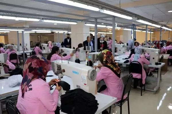 Gevaş'tan Rusya ve İran'a ayakkabı ihracatı Gevaş'tan Rusya ve İran'a ayakkabı ihracatı