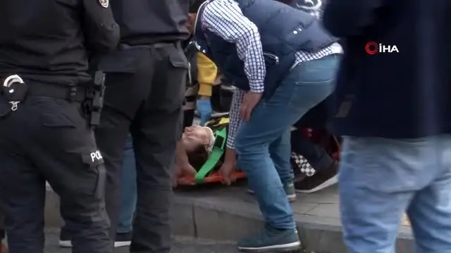 Görünmez kaza durakta bekleyen kadını buldu