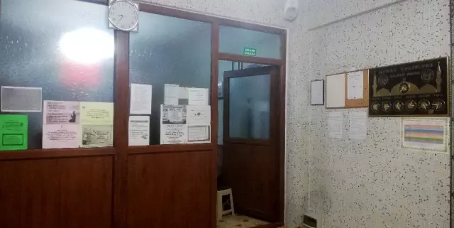 Hırsız, camideki sadaka kutusunu ve telefonu çaldı