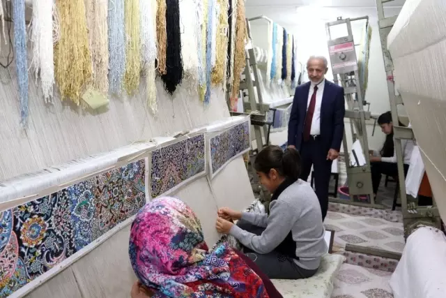 HRÜ Rektör Çelik Karaköprü Kültür Merkezini gezdi