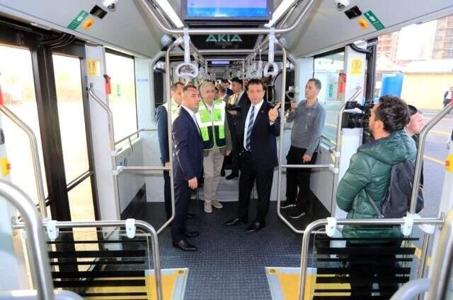 İBB, metrobüs yoğunluğunu azaltmak için yerli metrobüse geçiyor: İmamoğlu test etti