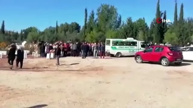 Isparta'da öldürülen Uzman Çavuş ve eşi toprağa verildi Isparta'da öldürülen Uzman Çavuş ve eşi toprağa verildi