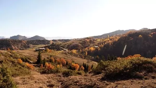 Karadeniz'de havalar soğudu, köyler sessizliğe büründü Karadeniz'de havalar soğudu, köyler sessizliğe büründü