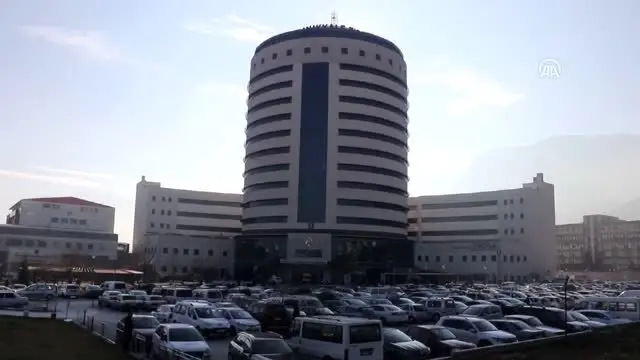 Küçük diyaliz hastası kızın