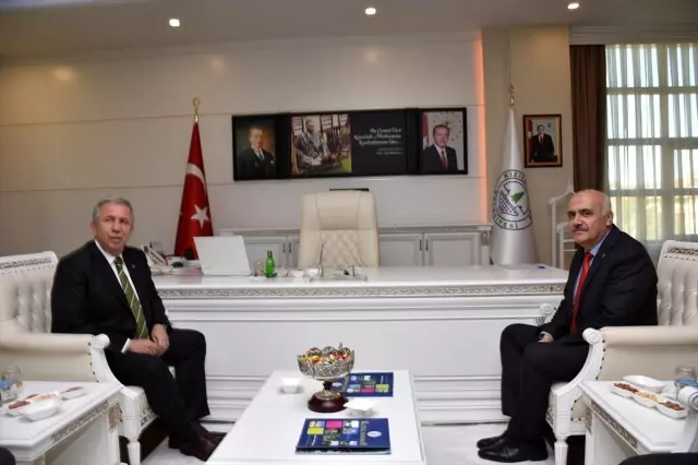 Mansur Yavaş'tan Başkan Acar'a Ziyaret Mansur Yavaş'tan Başkan Acar'a Ziyaret