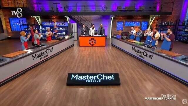 MasterChef jürileri, iki takımın yemeklerini beğenince herkese ödül eğitimi verdi
