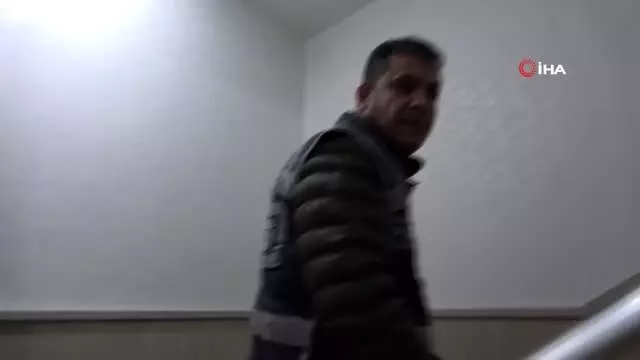 Nefes kesen uyuşturucu operasyonu: Operasyonda 4 sürgülü kapı, güvenlik kameralarıyla donatılmış ev... Nefes kesen uyuşturucu operasyonu: Operasyonda 4 sürgülü kapı, güvenlik kameralarıyla donatılmış ev...