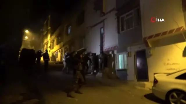 Nefes kesen uyuşturucu operasyonu: Operasyonda 4 sürgülü kapı, güvenlik kameralarıyla donatılmış ev... Nefes kesen uyuşturucu operasyonu: Operasyonda 4 sürgülü kapı, güvenlik kameralarıyla donatılmış ev...