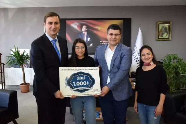 Şair Karakoç'un şiirlerini okuyan öğrenciler ödüllendirildi