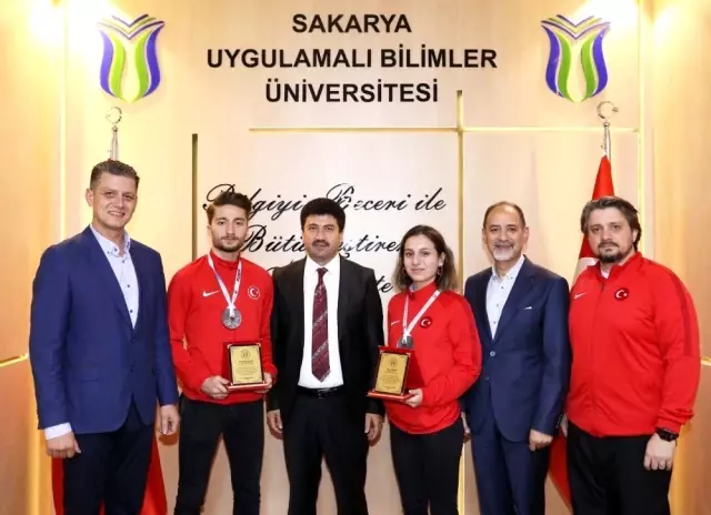 Şampiyon karatecilere Rektör Sarıbıyık'tan tebrik