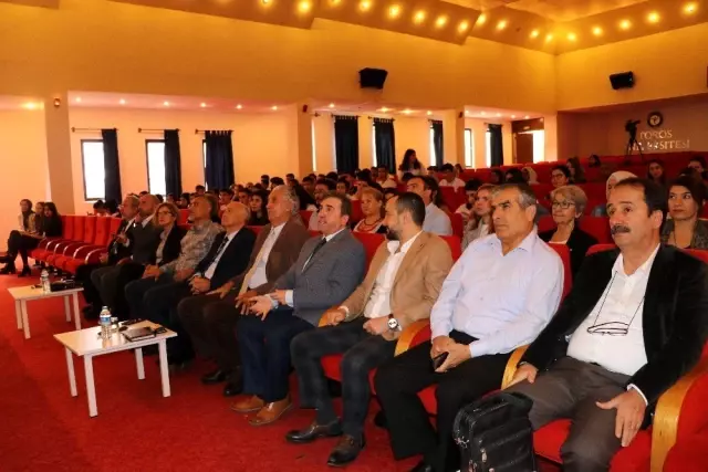 Toros Üniversitesi'nde sağlık turizmi ve sağlık politikaları masaya yatırıldı