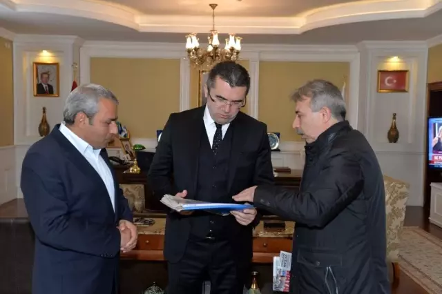 Türkiye Gazetesi'nden Vali Memiş'e ziyaret Türkiye Gazetesi'nden Vali Memiş'e ziyaret