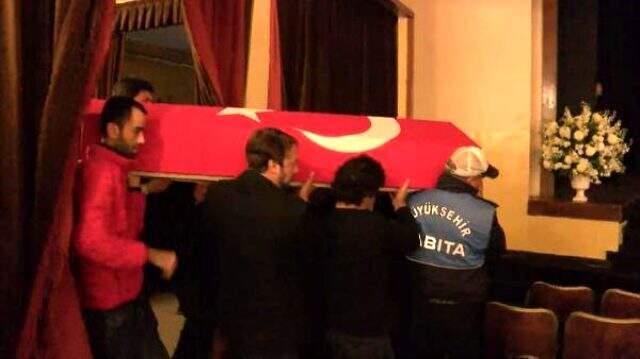 Usta tiyatrocu Yıldız Kenter son yolculuğuna uğurlandı.