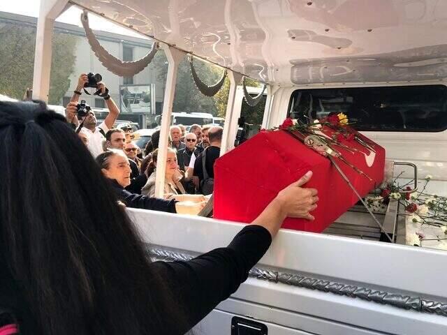 Usta tiyatrocu Yıldız Kenter son yolculuğuna uğurlandı.