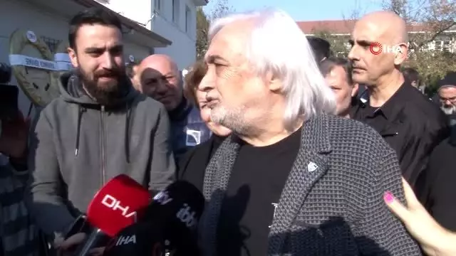 Usta tiyatrocu Yıldız Kenter son yolculuğuna uğurlandı Usta tiyatrocu Yıldız Kenter son yolculuğuna uğurlandı